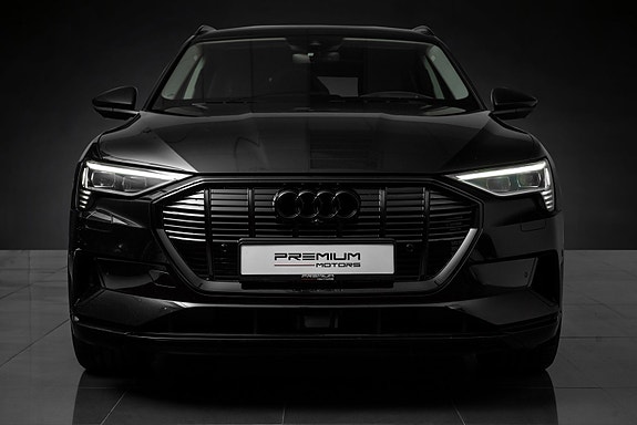 Audi e-tron 3 of 30