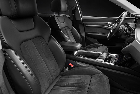 Audi e-tron 14 of 30
