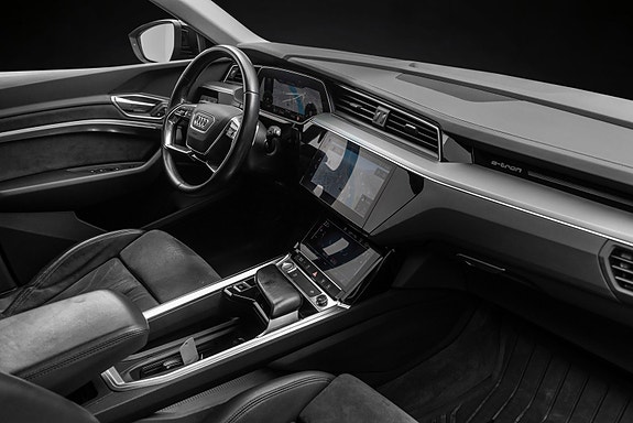 Audi e-tron 13 of 30