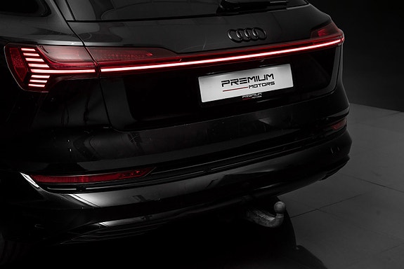 Audi e-tron 8 of 30