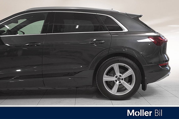 Audi e-tron 9 of 29