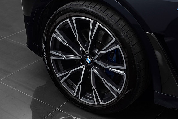 BMW X7 8 of 30