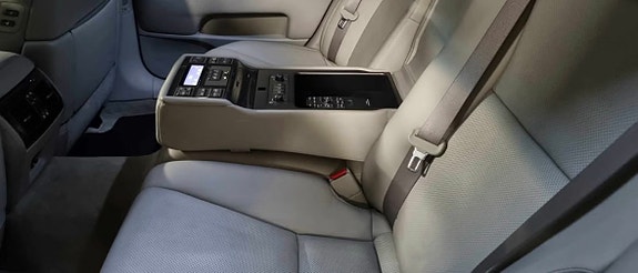 Lexus LS600h 14 of 18