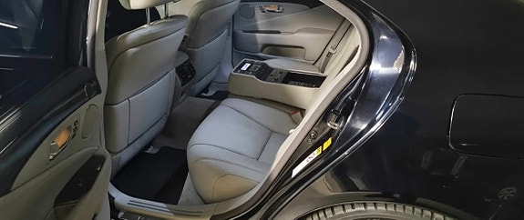 Lexus LS600h 13 of 18