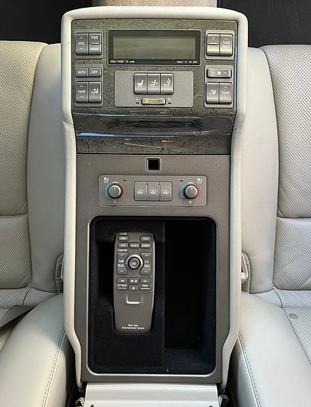 Lexus LS600h 15 of 18