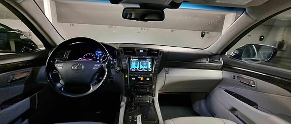 Lexus LS600h 7 of 18