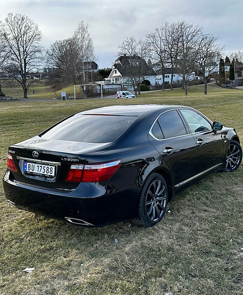 Lexus LS600h 3 of 18
