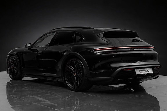 Porsche Taycan Cross Turismo 8 of 30