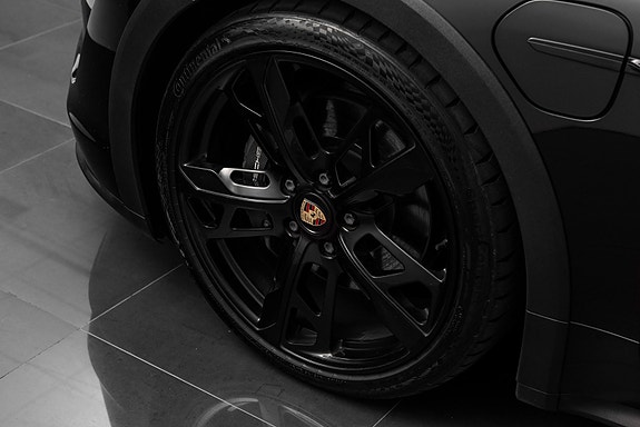 Porsche Taycan Cross Turismo 14 of 30