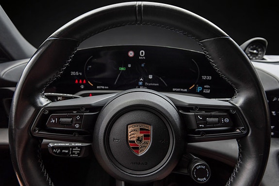 Porsche Taycan Cross Turismo 22 of 30