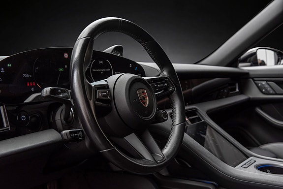 Porsche Taycan Cross Turismo 20 of 30