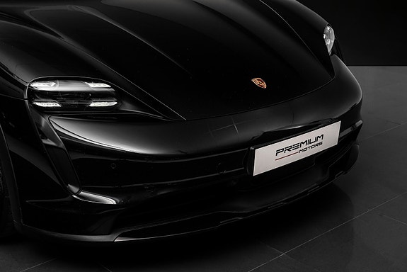 Porsche Taycan Cross Turismo 4 of 30