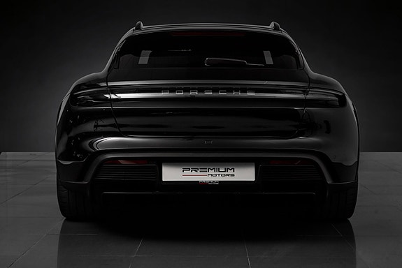 Porsche Taycan Cross Turismo 9 of 30