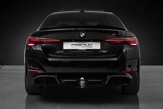 BMW i4 10 of 30