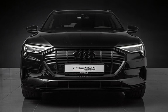 Audi e-tron 4 of 30
