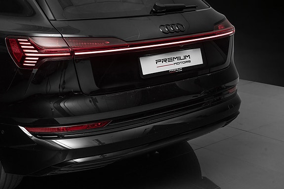 Audi e-tron 9 of 30