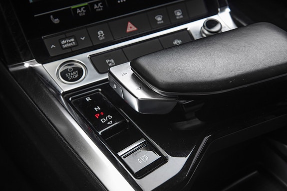 Audi e-tron 18 of 30