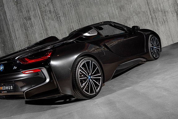 BMW i8 2 of 30