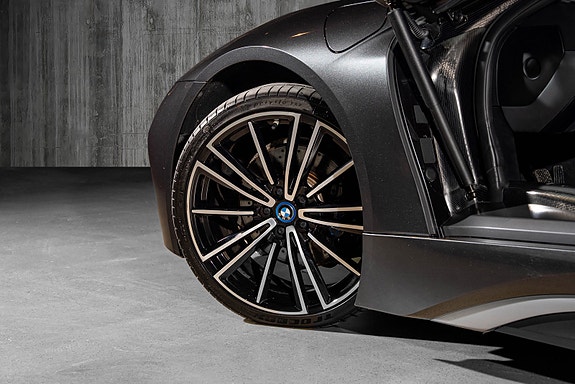 BMW i8 22 of 30