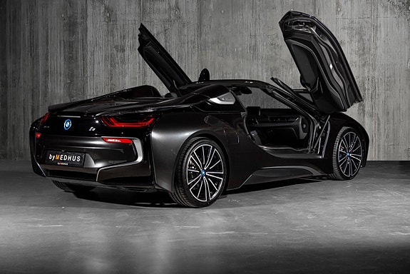 BMW i8 3 of 30