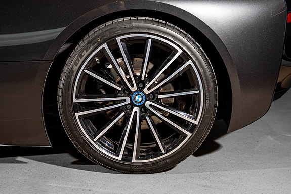 BMW i8 21 of 30