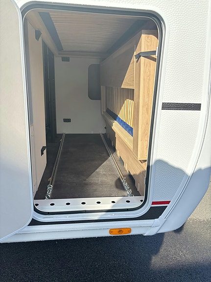 Dethleffs Camper 560 FMK / KØYER / DOBBELTSENG 11 of 30