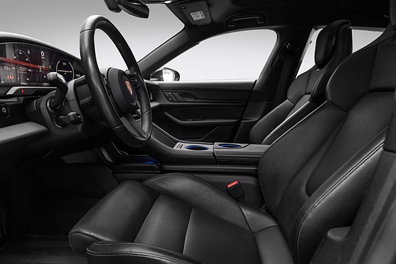 Porsche Taycan Cross Turismo 10 of 30
