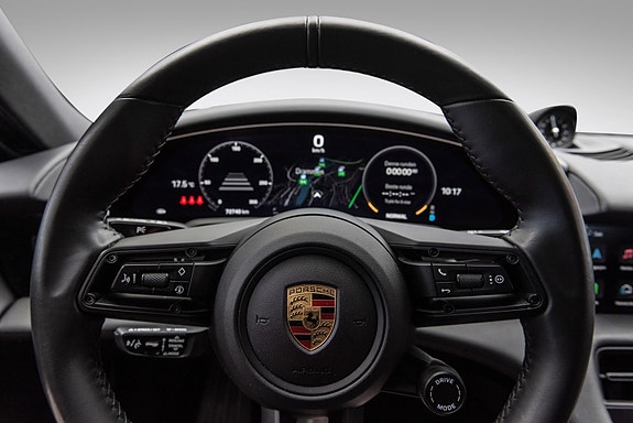 Porsche Taycan Cross Turismo 19 of 30