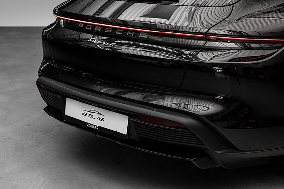 Porsche Taycan Cross Turismo 6 of 30
