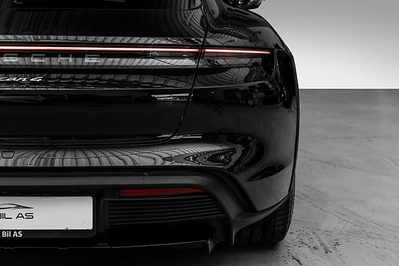 Porsche Taycan Cross Turismo 7 of 30