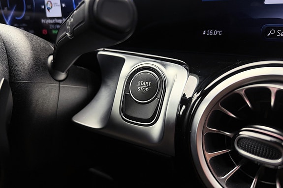 Mercedes-Benz EQB300 27 of 30