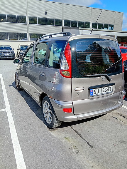 Toyota Yaris Verso 5 of 9
