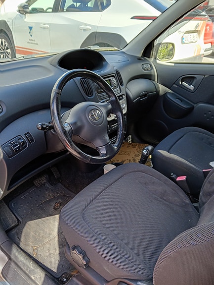 Toyota Yaris Verso 8 of 9