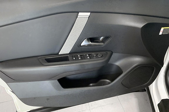 Citroen E-C4 X 22 of 30