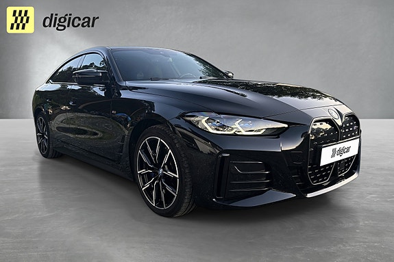 BMW i4 10 of 30