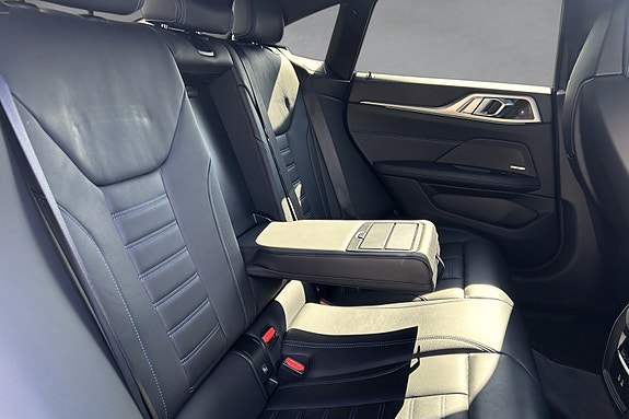 BMW i4 23 of 30