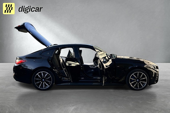 BMW i4 9 of 30