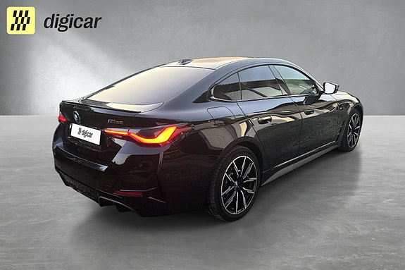 BMW i4 7 of 30