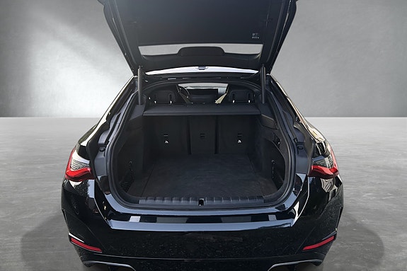 BMW i4 26 of 30