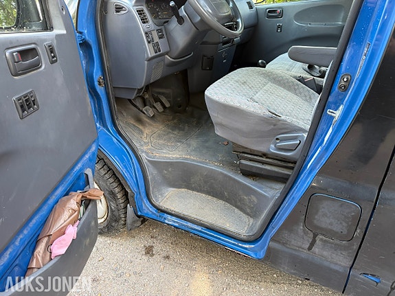 Toyota HiAce 27 of 30