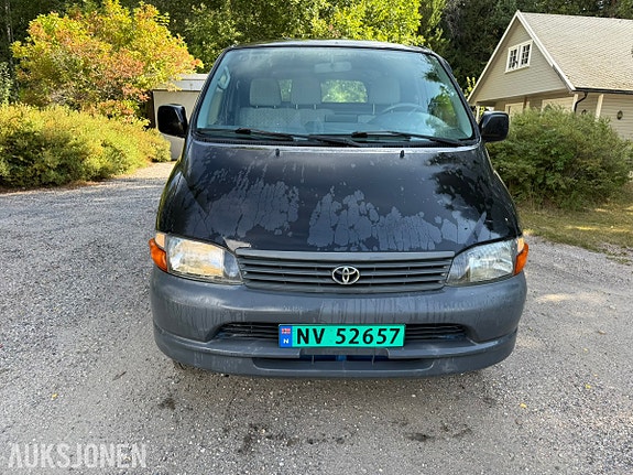 Toyota HiAce 3 of 30