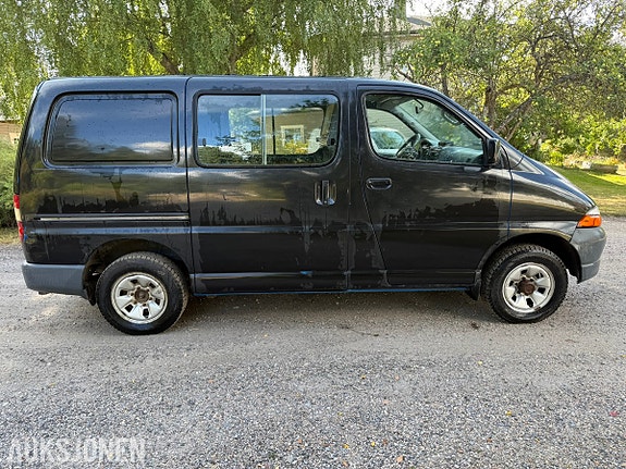 Toyota HiAce 5 of 30