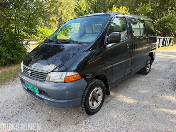 Toyota HiAce 2 of 30