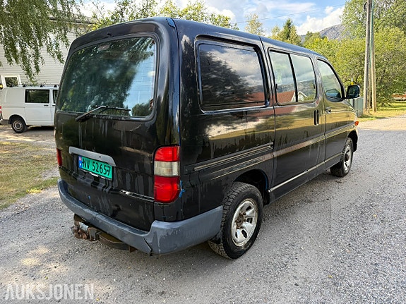 Toyota HiAce 6 of 30