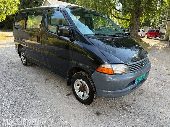 Toyota HiAce 4 of 30