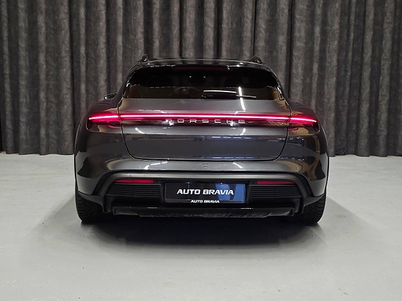 Porsche Taycan Cross Turismo 6 of 30