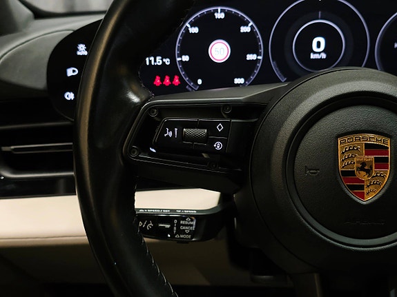 Porsche Taycan Cross Turismo 22 of 30
