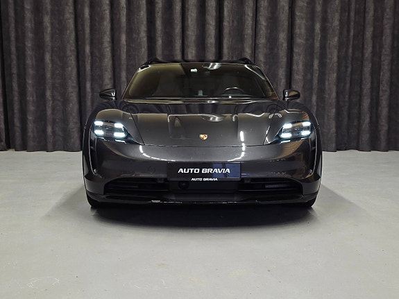 Porsche Taycan Cross Turismo 2 of 30