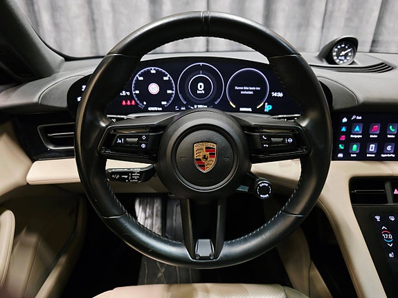 Porsche Taycan Cross Turismo 21 of 30