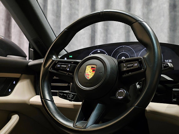 Porsche Taycan Cross Turismo 20 of 30